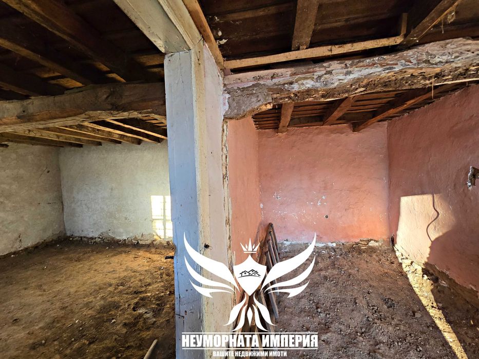 Продавам двуетажна вила/къща 285РЗП в 600кв.м двор в село Избеглии