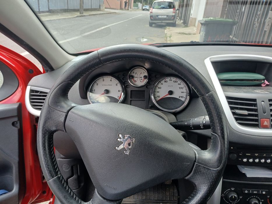 Peugeot 207.rosu