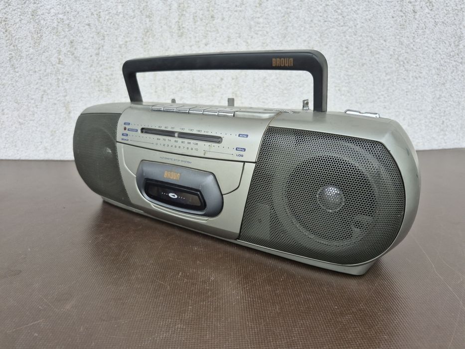 Vând Radio Casetofon BROUN  model ,fabricat made in  UK