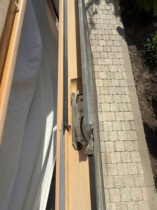 Vand fereastra mansarda Fakro 1600*78 mm cu rama pentru tigla metalica