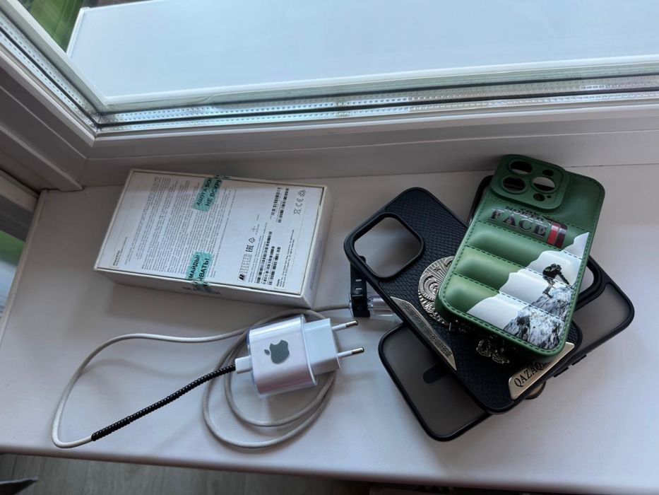 Продам iphone 15 pro на 256гб.