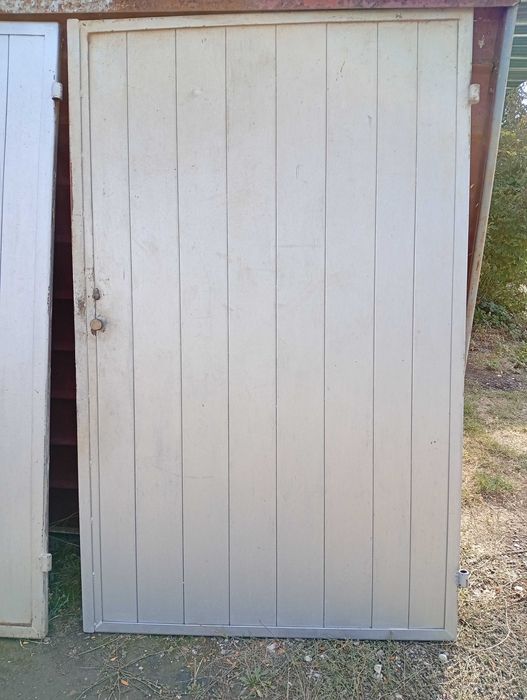 Желязна гаражна врата