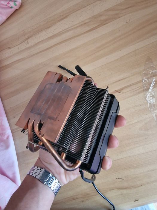 Vand ryzen 7 2700x cu cooler stock