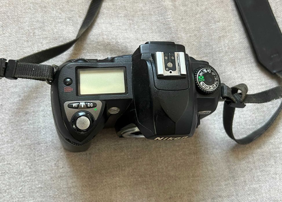 Aparat foto DSLR Nikon D70 body – funcțional, fără baterie