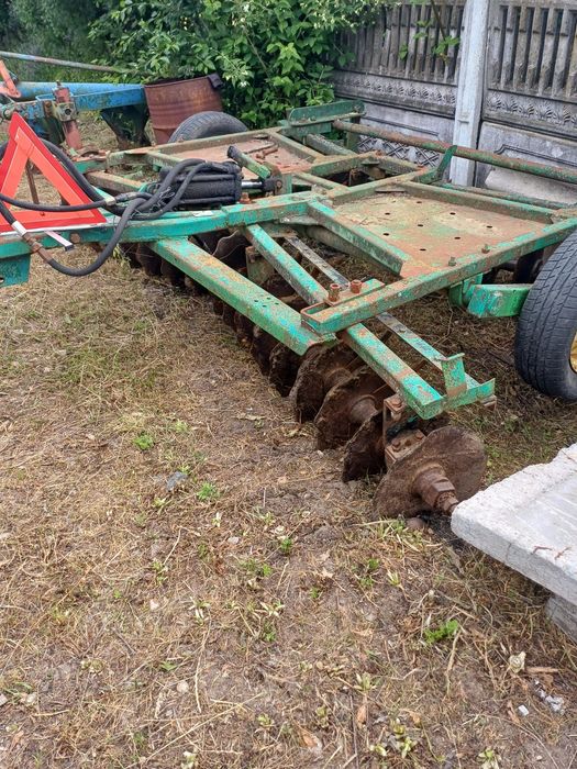 Vand utilaje pentru tractor