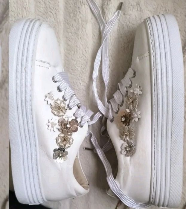 Бели кецове естествена кожа