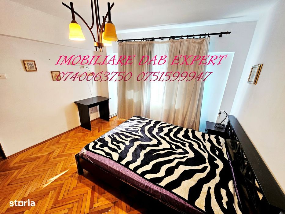 Apartament 3 camere, Centru, Galati, cu balcon
