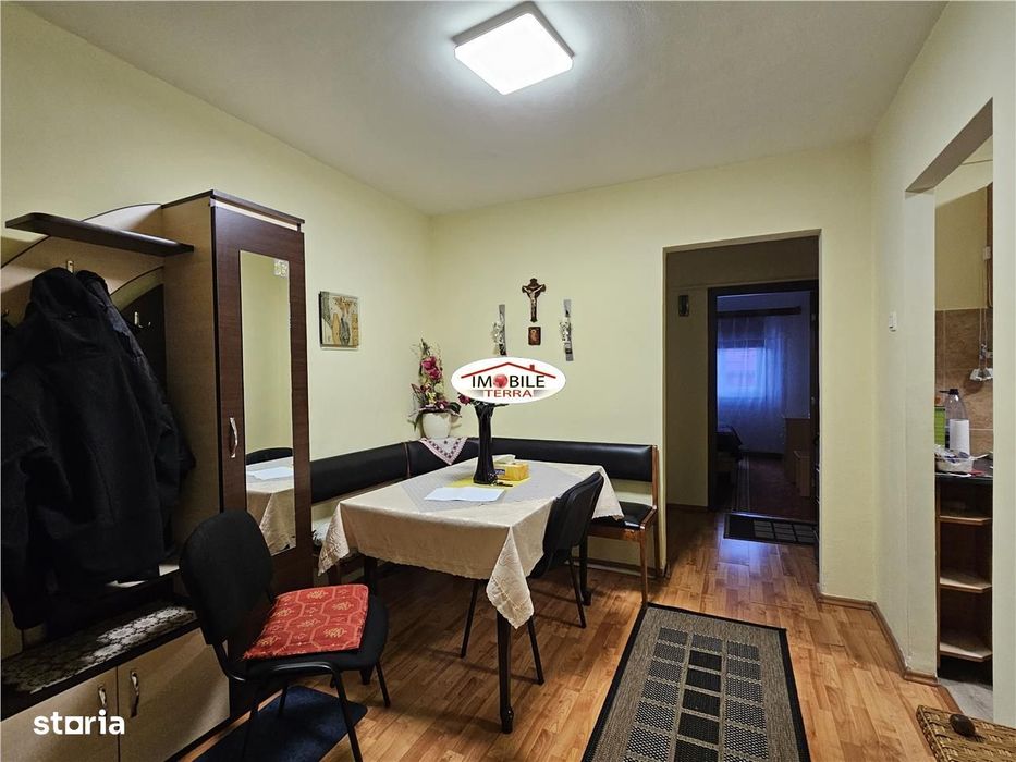 Apartament 3 camere decomandat cu pivnita de vanzare in Vasile Aaron