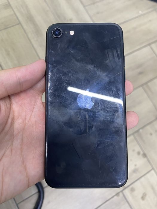 Продам IPhone SE 2020