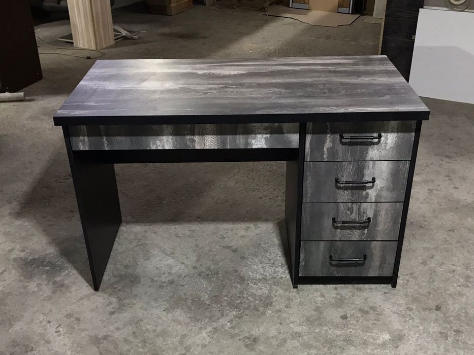 Столы письменные, компьютерные.