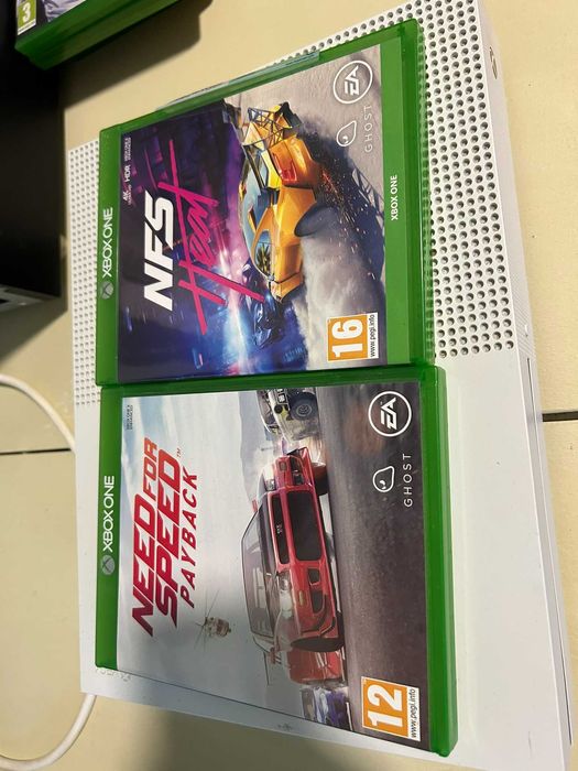 XBox One 500гб, 1 джойстик и игри