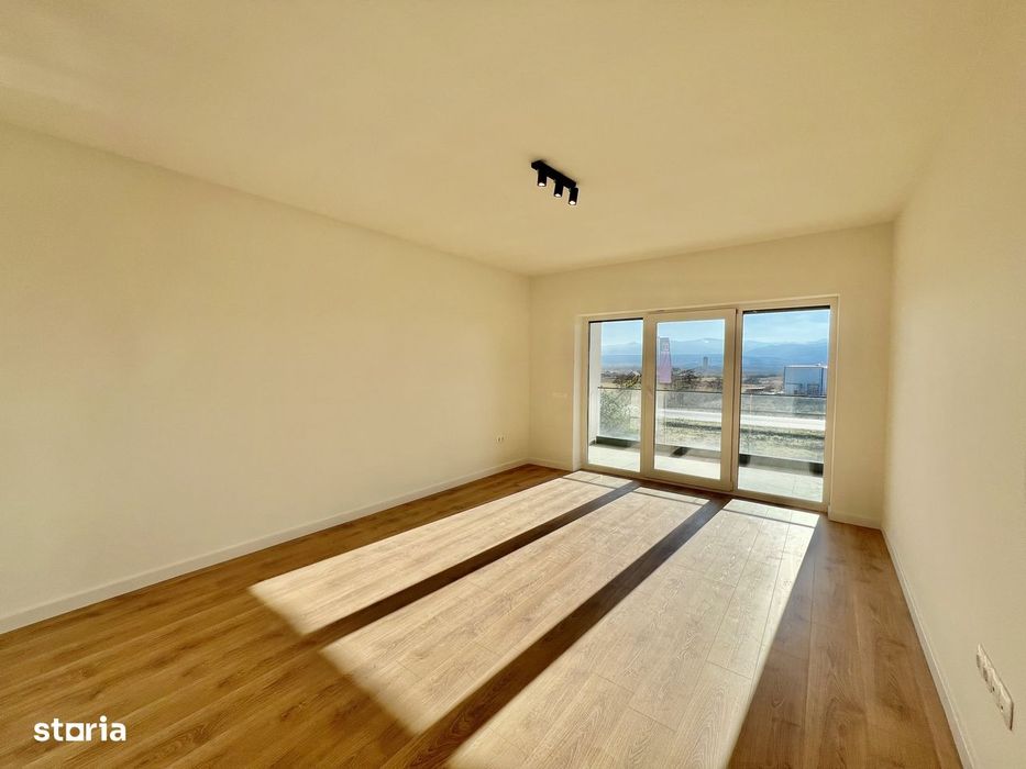 Garsonieră decomandată, cu balcon,  jaluzele electrice, la etajul 1