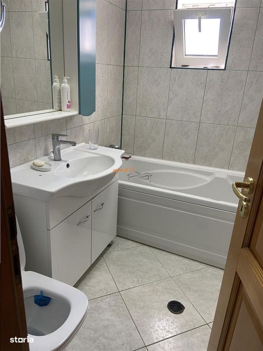 Apartament 4 camere Focsani , zona b- dul Independentei , suprafata ge