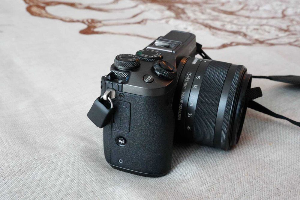 Kit Aparat foto mirrorless Canon EOS M6 24mp + obiectiv EF-M 15-45mm F/3.5-6.3 IS STM