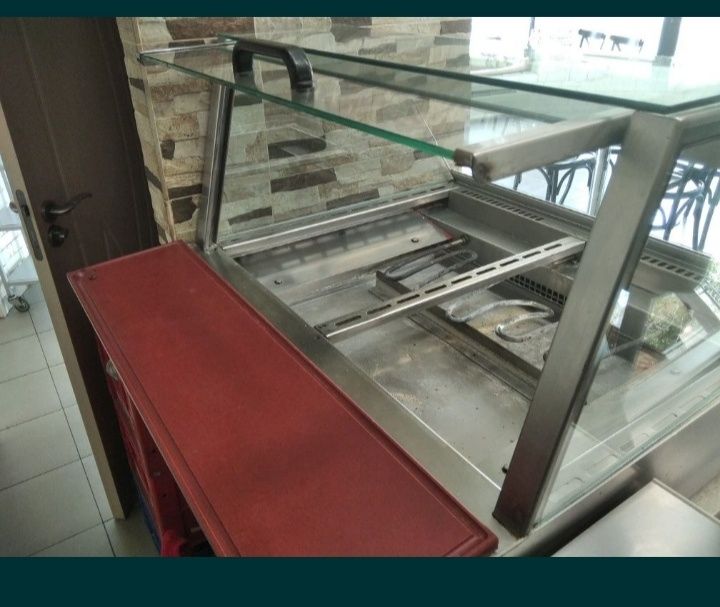 Настолна топла витрина