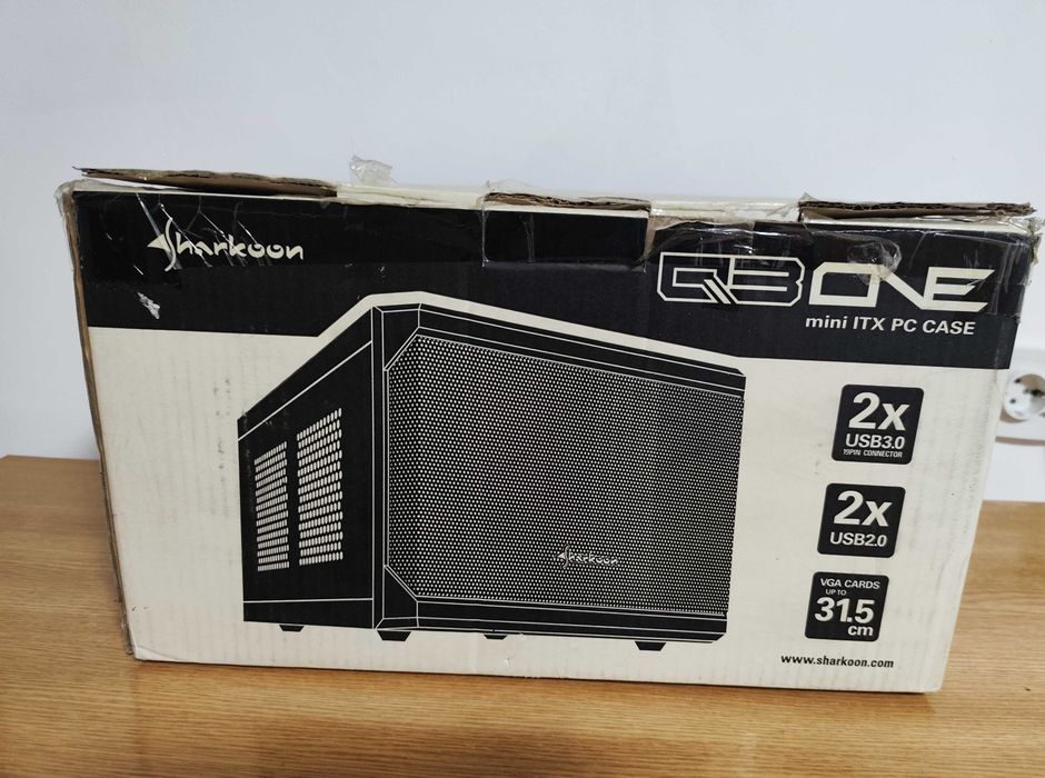 Carcasa PC Sharkoon+Cadou cooler procesor intel nou