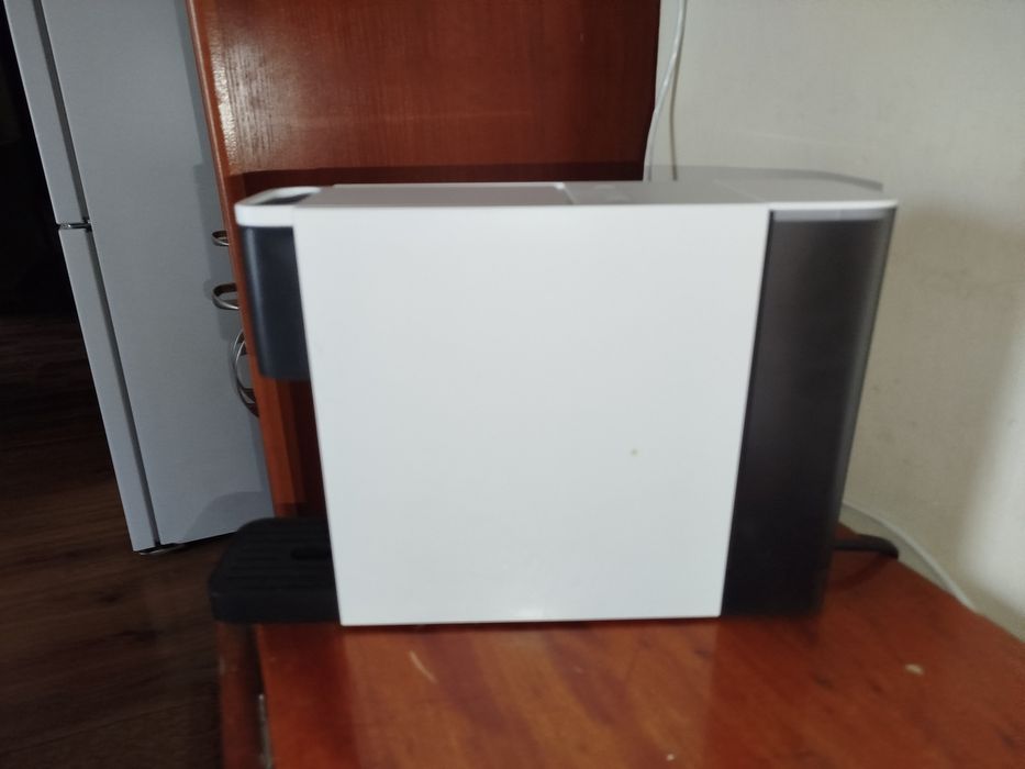 Кофе машина в хорошем состоянии каробка есть