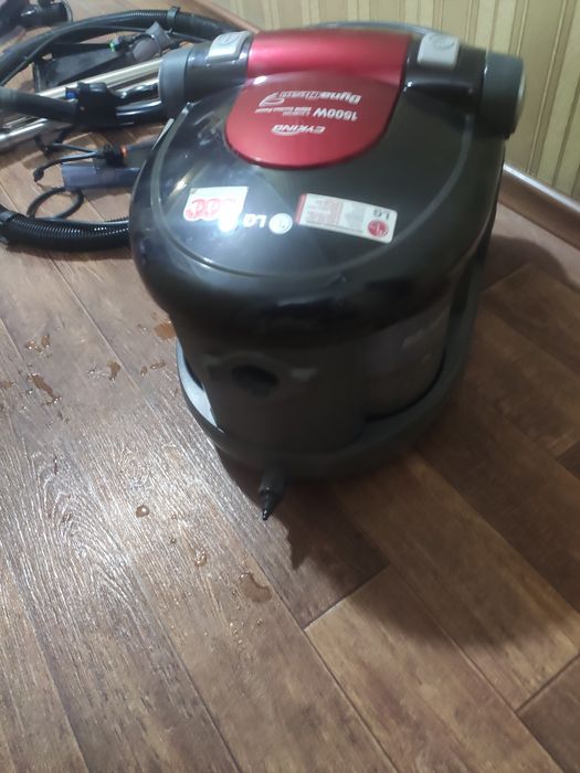 Продам моющий пылесос LG 1500