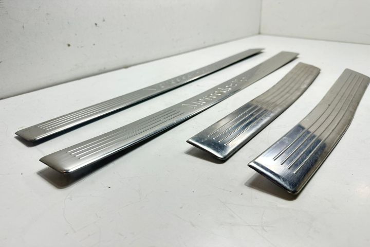 Ornamente praguri usi Mercedes-Benz E-Class W212