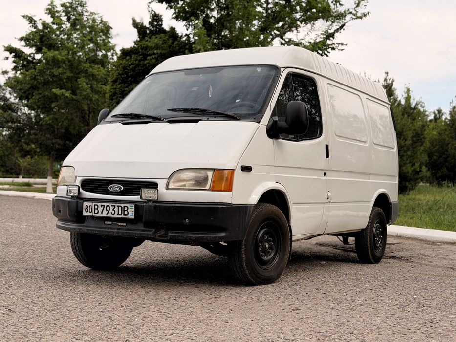 Ford Transit  sotiladi