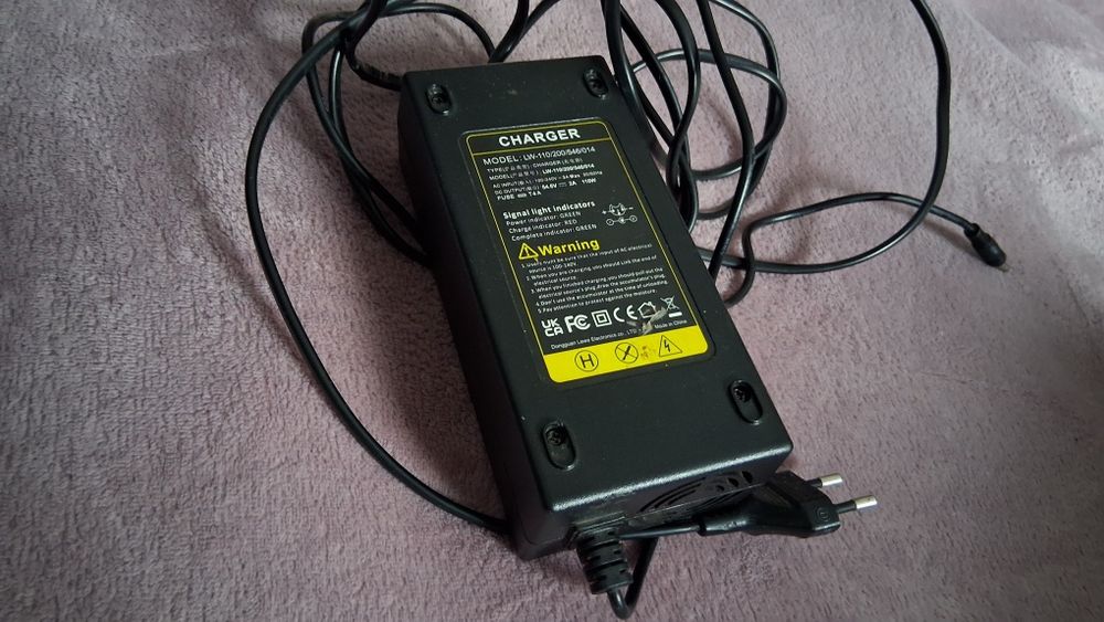Charger li ion 54.6