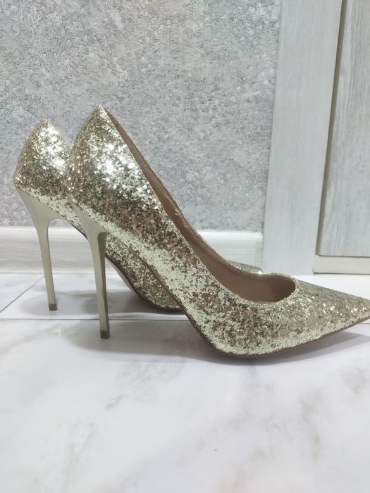 Туфли привозные из Англии.