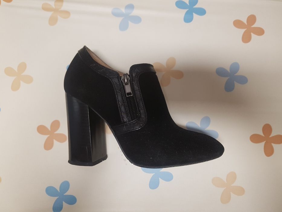 Велурени дамски обувки