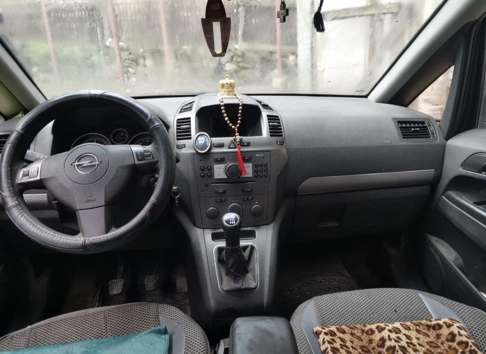 Vând Opel Zafira B