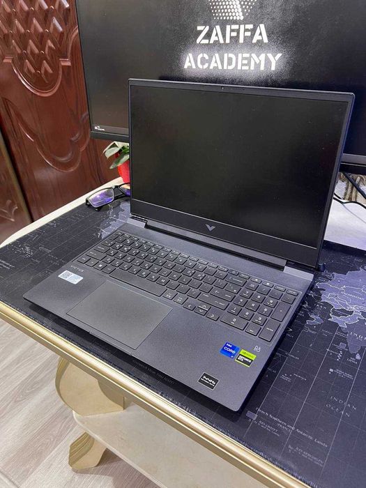 HP Victus i7-13700H / 32GB RAM / RTX 4050 / 1TB SSD (Ideal)