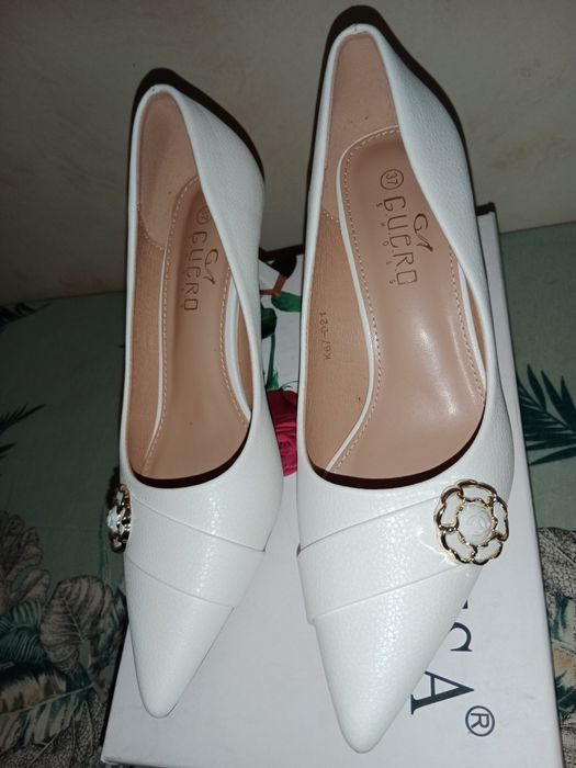 Продам туфли белый размер 37