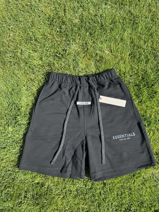 Pantaloni scurti ESSENTIALS  / PREMIUM 2025