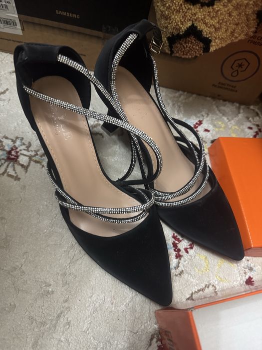 Черные туфли на каблуке 38 размере