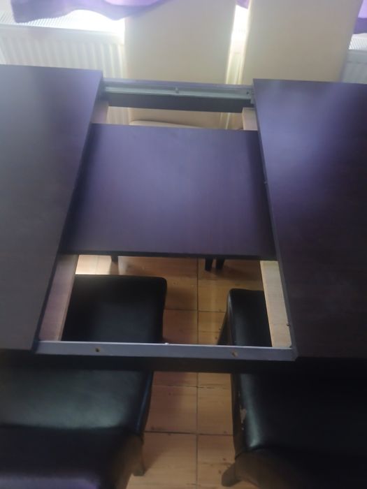 Masă extensibilă si 6 Scaune.