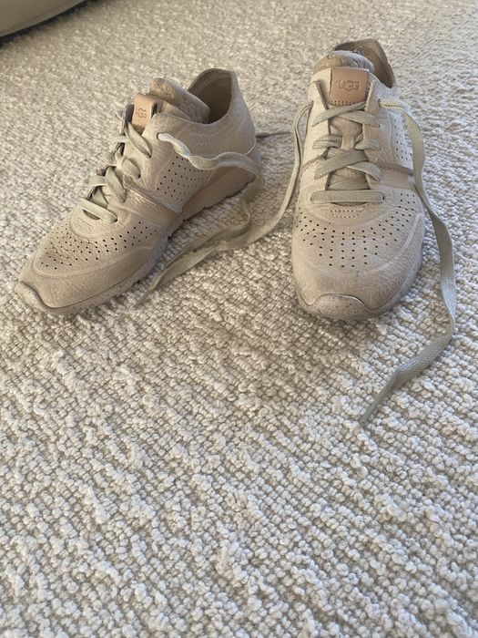 Pantofi sport UGG marimea 38, din piele foarte moale