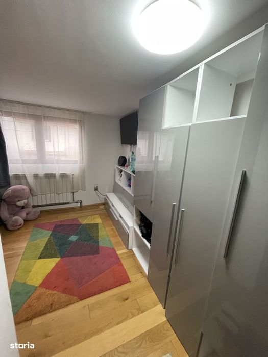 Casă cu 3 camere, mansardă și curte în Colentina