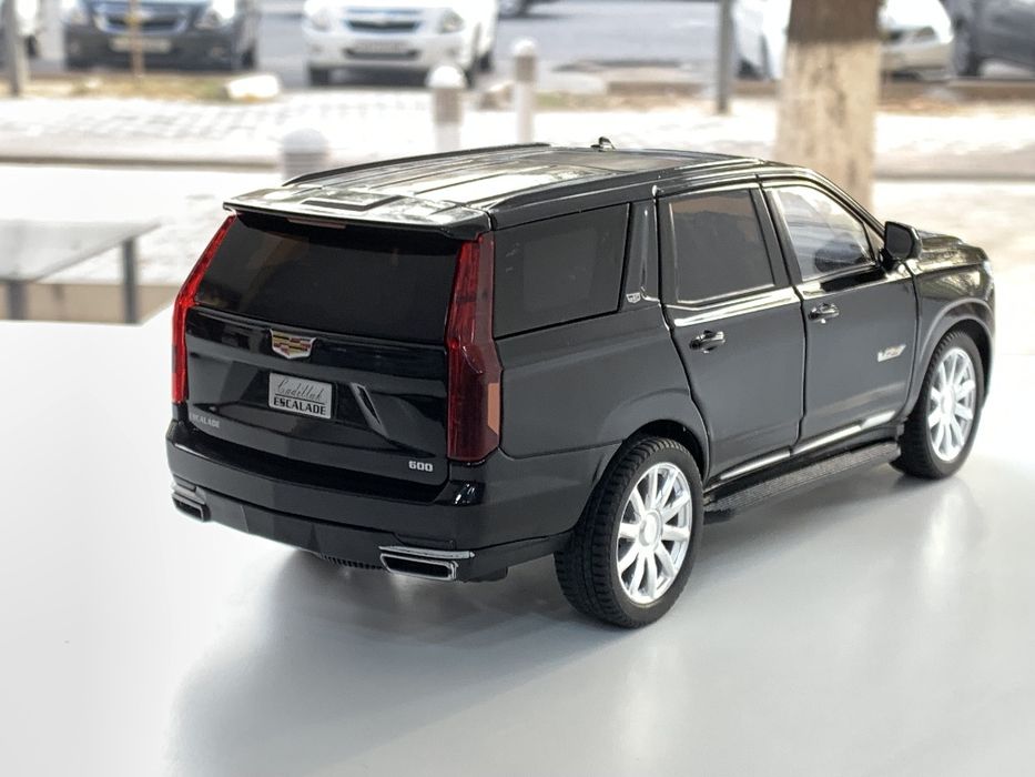 Modelka Cadillac Escalade 1:24