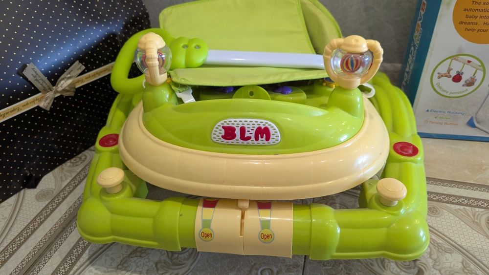 Ходунок, качелька,коляска б/у