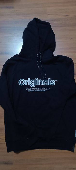 Продавам оригинален чисто нов суичер на Jack Jones originals