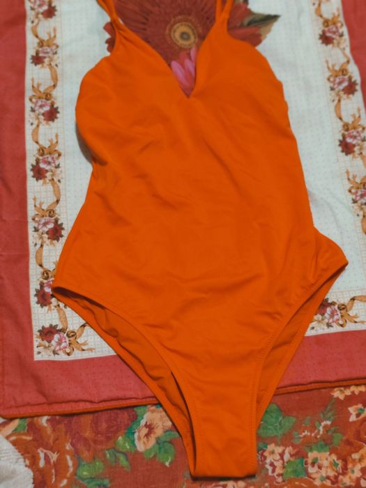 Продаётся новый купальник