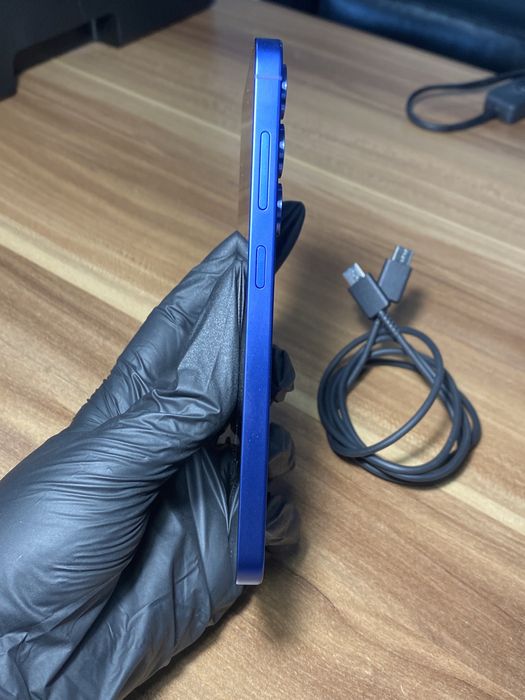 Samsung Galaxy s25 •128 GB • Navy