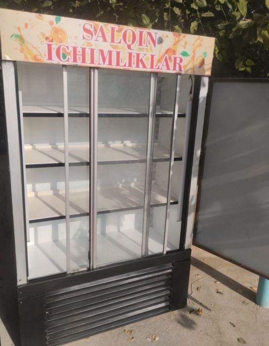 Vitrina xolodelnik sotiladi