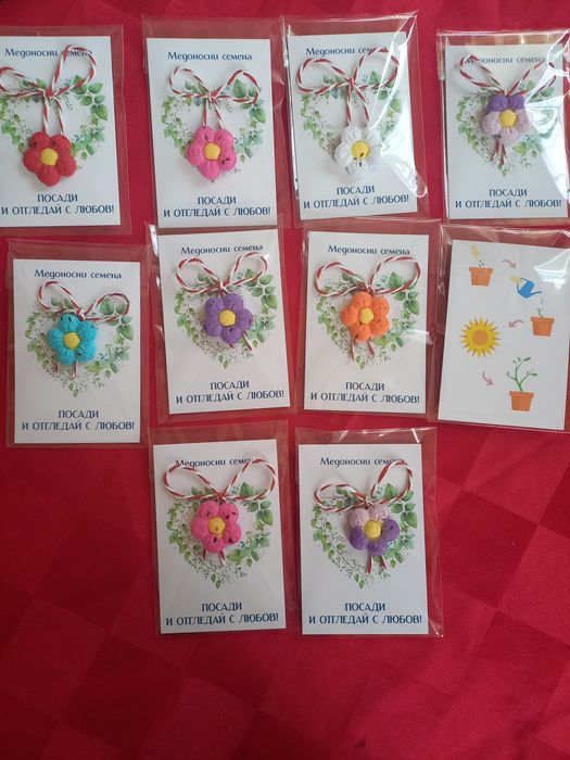 Мартеници със семена