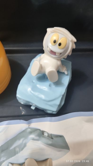 Продам игрушки Киндер Max