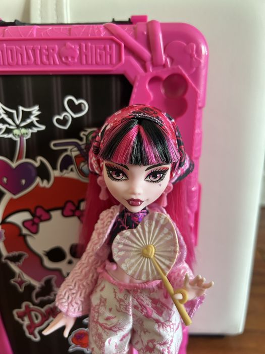 Продаю монстер хай Дракулаура оазис