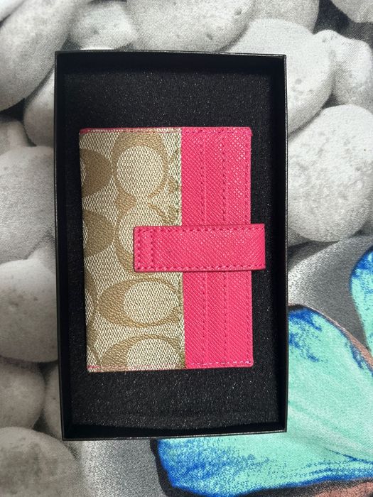 Portofel Coach, nou fara eticheta