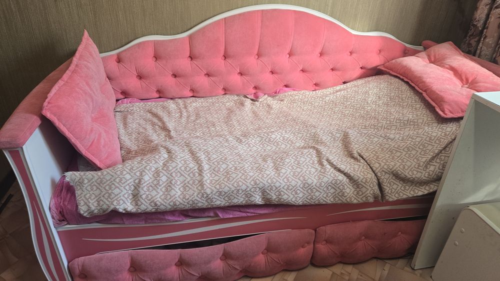 Продам шкаф и кровать детскую