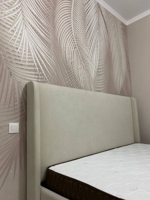 Двухспальная кровать с подъемным механизмом