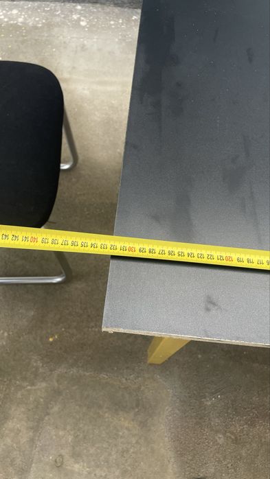 Стол   качественный.  для    дома