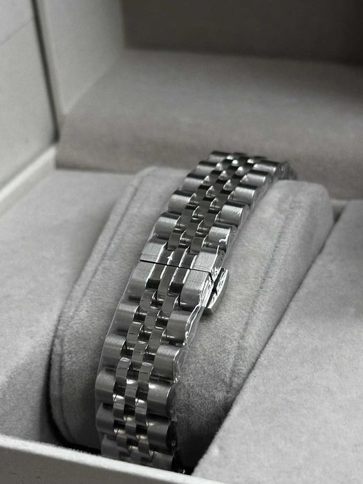 Ceas Vivienne Westood Camberwell watch albastru Cadran cu Pietre pretioase tip diamante