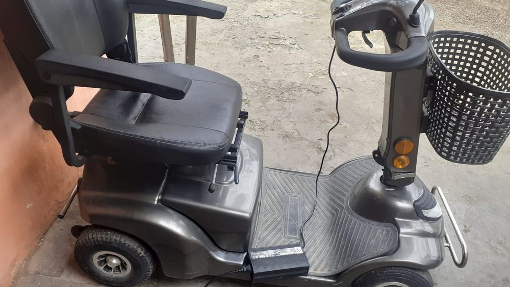 Vand scuter cu 4 roții electric